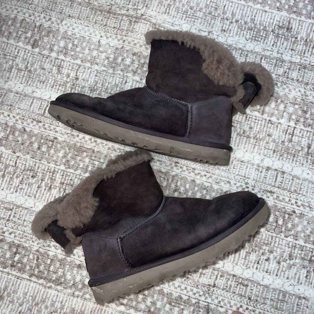 UGG Australia Boots Size 9 Arielle Back Bow Suede Sheepskin Sugarplum?